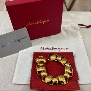 🆕 Salvatore Ferragamo Vara signature Bracelet